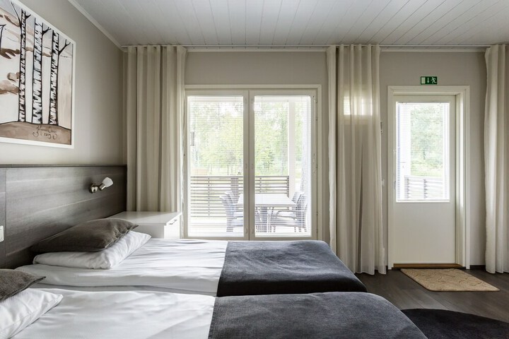 Room 5 of 185