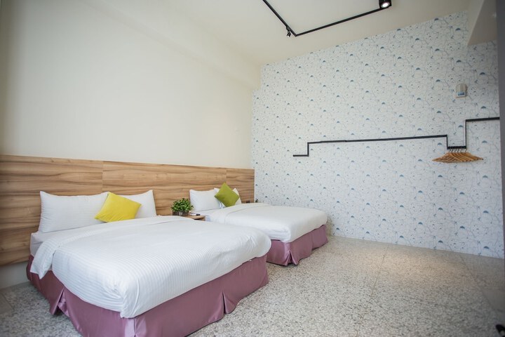 Room 82 of 177