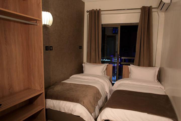 Room 12 of 27