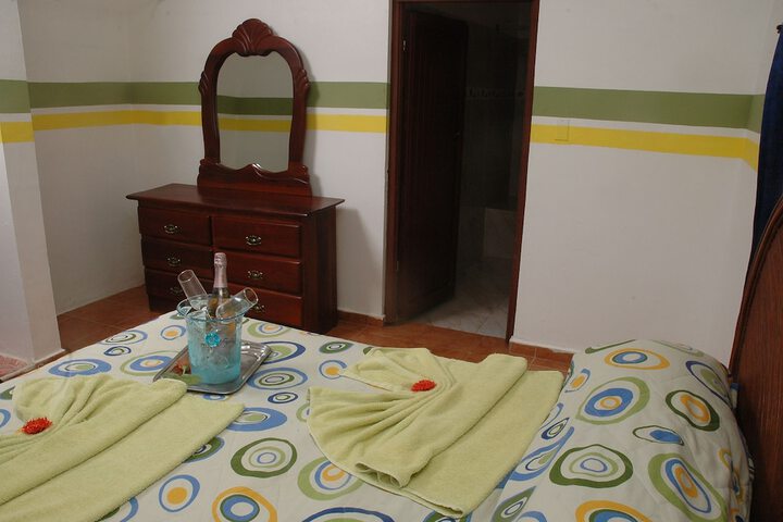Room 4 of 32