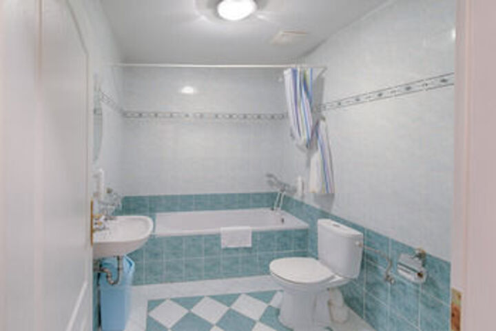 Room 3 of 44