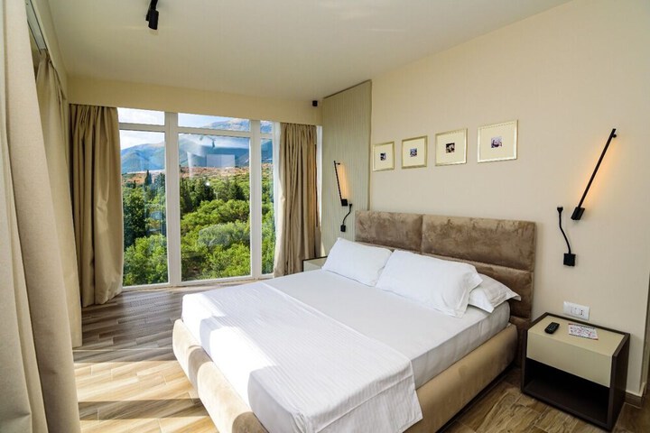 Room 6 of 20