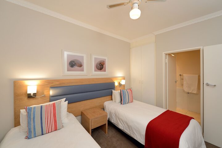 Room 21 of 242