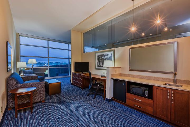 1 King Water View with Balcony (12 of 19)