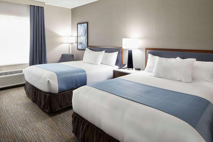 2 Queen Beds (1 of 9)