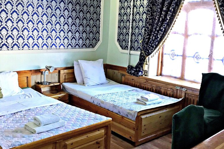 Room 4 of 30