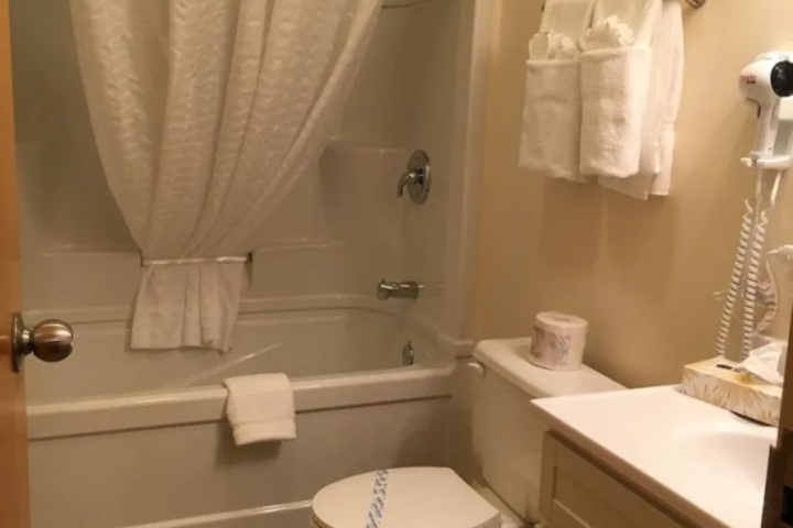 Room 8 of 17