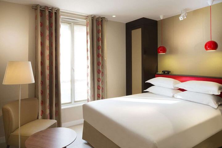 Room 44 of 106