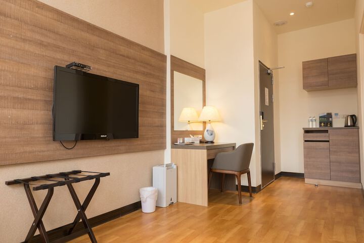 Room 18 of 37