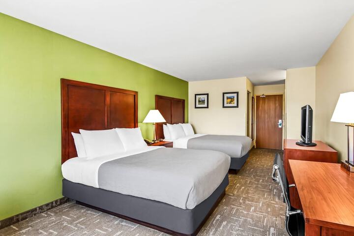 Room 11 of 32