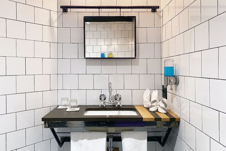 Premium Double Room Private Bathroom City View 205 Council Room (115 of 132)