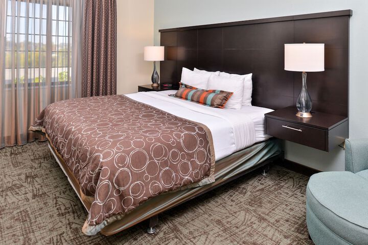 1 Queen 1 Bedroom Suite Comm Mobility Accessible (11 of 39)