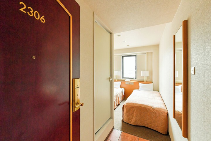 Room 10 of 24