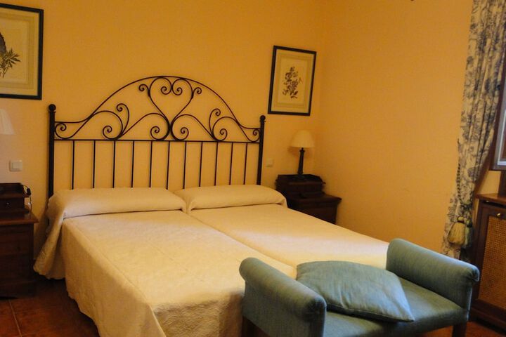 Room 9 of 48