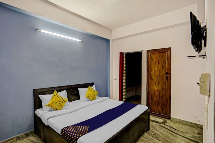 Room 9 of 15