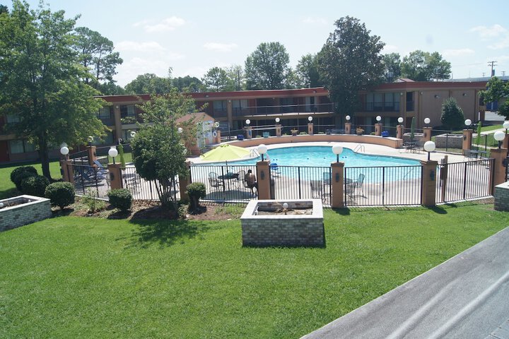 Pool 40 of 101