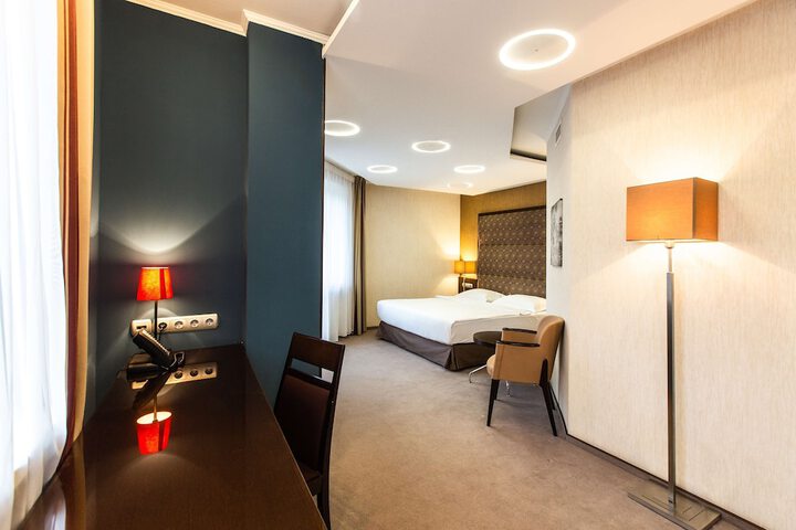 Room 50 of 182
