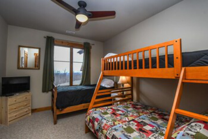 Room 28 of 33