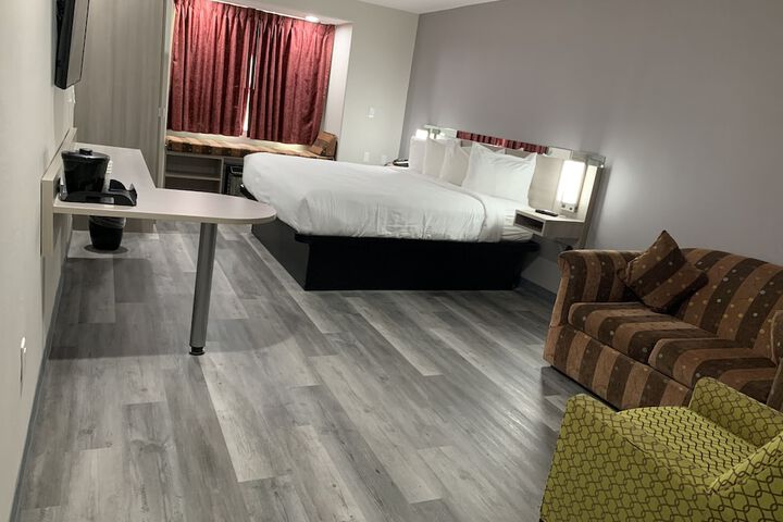 1 King Bed (4 of 12)