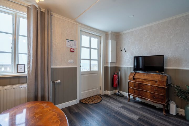 Room 76 of 179