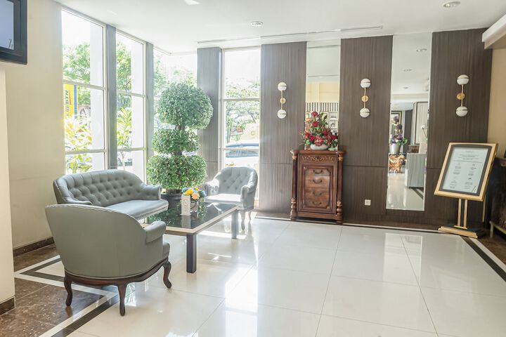 Entrance & Lobby