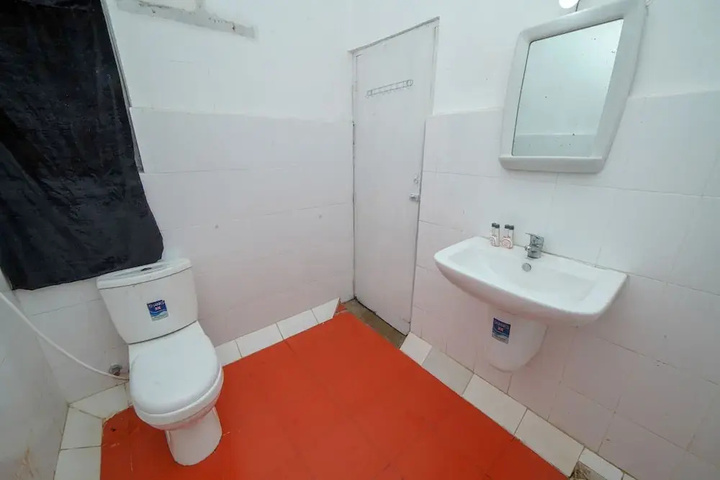 Room 8 of 11