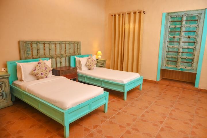Room 14 of 65