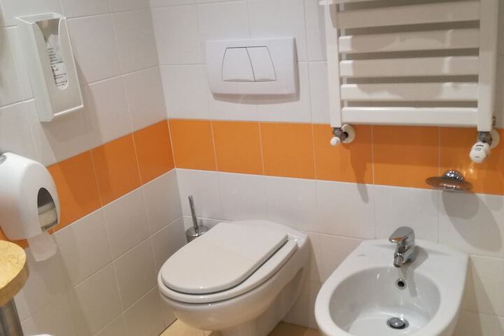 Room 33 of 69