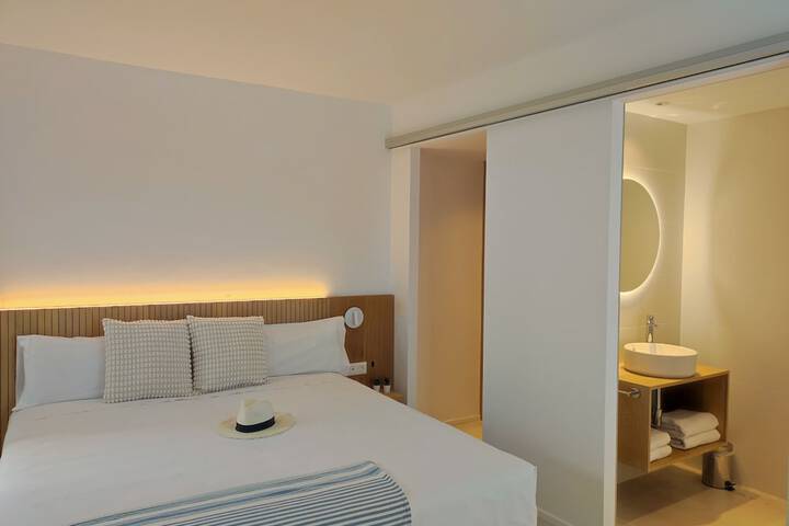 Room 25 of 53