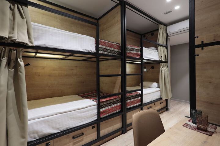 Room 16 of 61