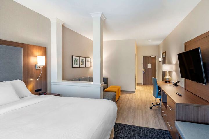 1 King Bed Suite (17 of 23)