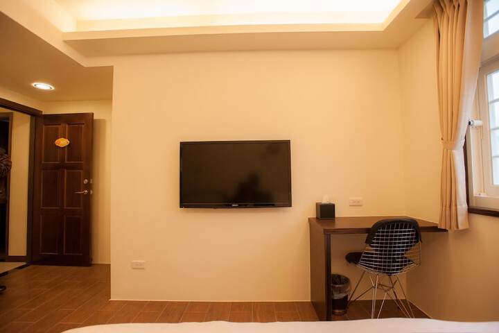 Room 7 of 18