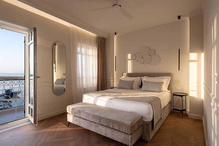 Room 6 of 40