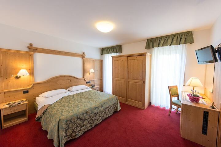 Room 3 of 40