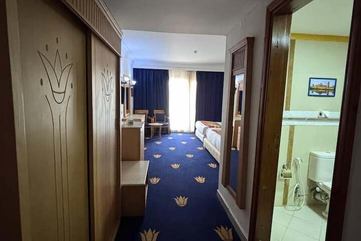 Room 28 of 117