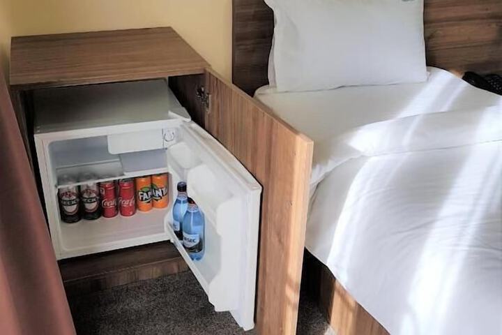 Room 6 of 73