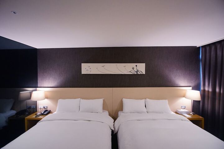 Room 17 of 60