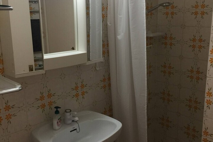 Room 5 of 10