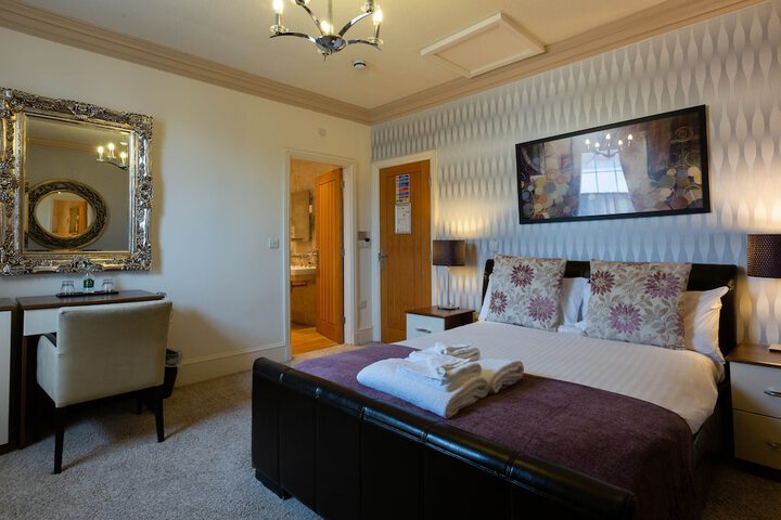 Room 6 of 28