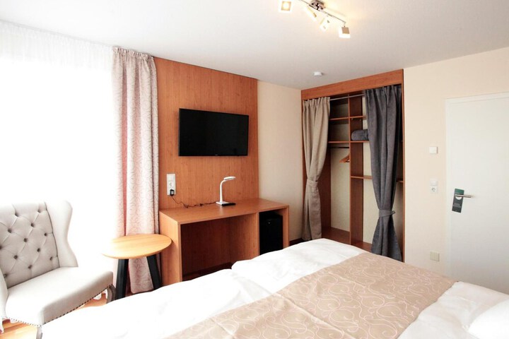 Room 13 of 32