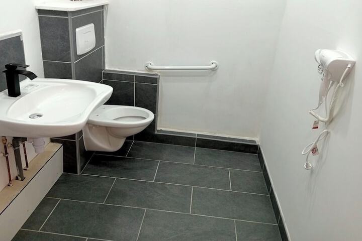Room 45 of 100