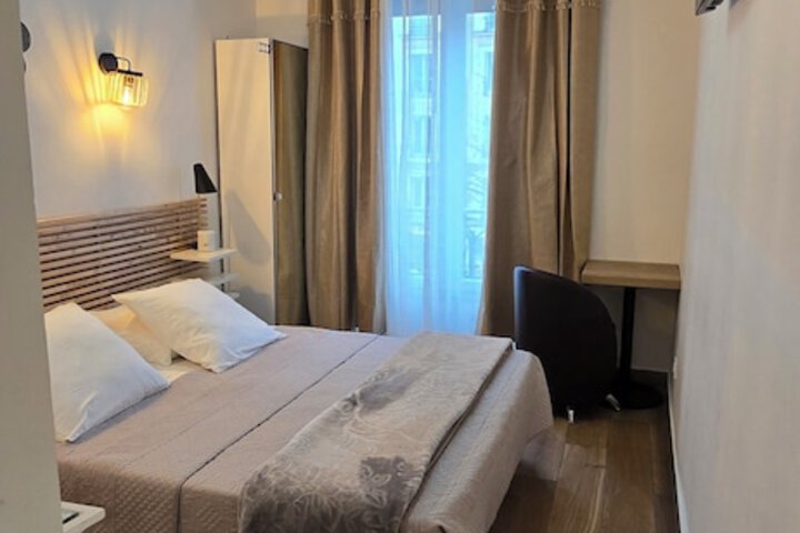 Room 12 of 33