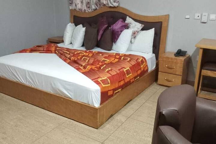 Room 4 of 4