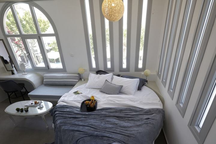 Room 53 of 277