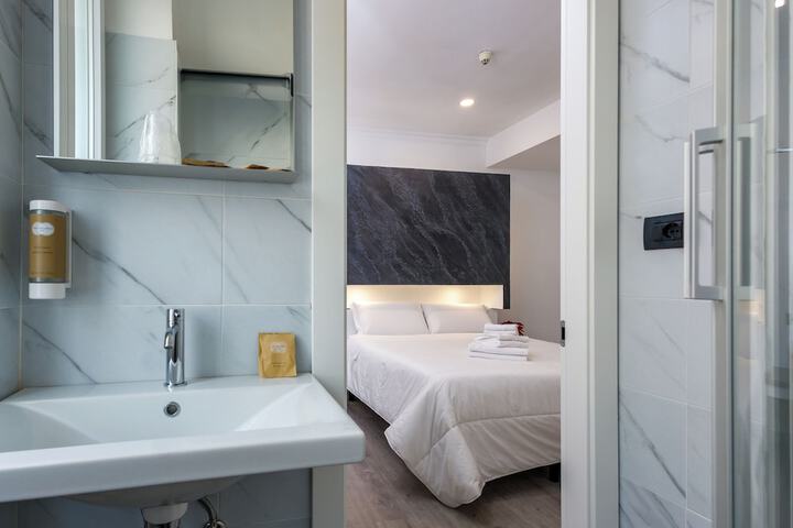 Room 33 of 63