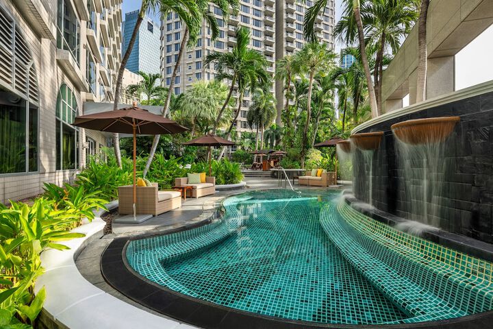 Hotel Pool
