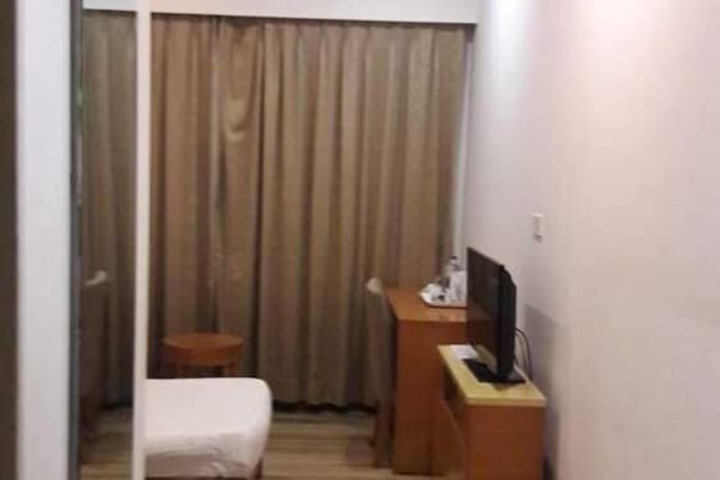 Room 8 of 15