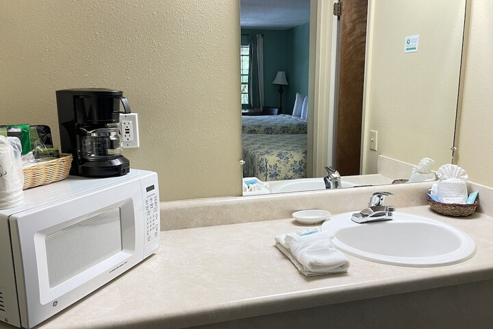 Room 25 of 43