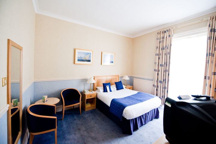 Room 6 of 43