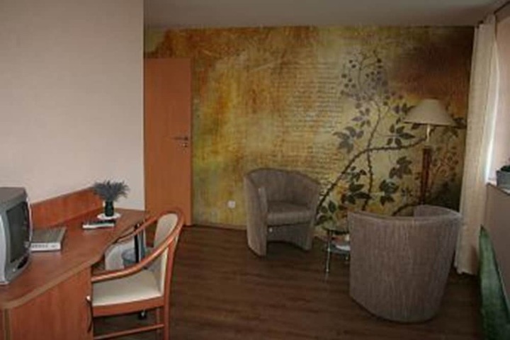 Room 9 of 15